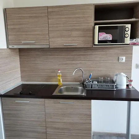 Clara Sea View アパート